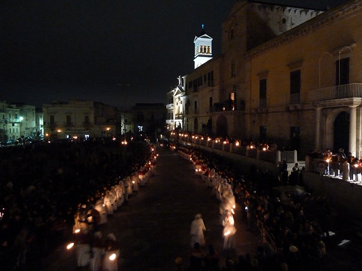 Tra sacralità e tradizione: tornano in Puglia i riti della Settimana Santa